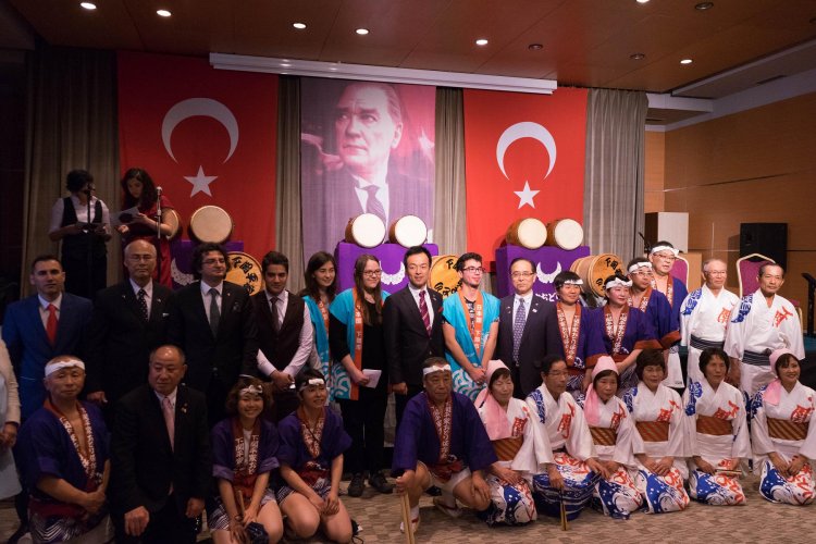 Mayor-of-Shimonoseki--Consul-General-of-Japan-in-Istanbul-at-Kabatas-High-School-